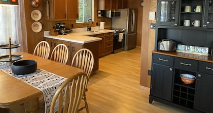 Panorama Lakefront Cottage