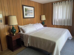 4 bedrooms, desk, iron/ironing board, travel cot