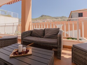 Property grounds - Sea Breezes 2 bedroom centric apartment in Costa Adeje (El Madroñal)