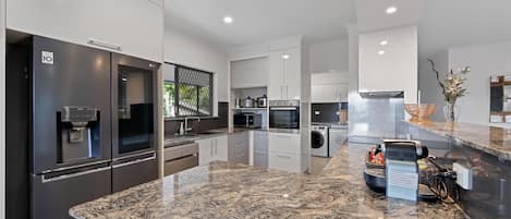 Luxury House | Private kitchen | Electric kettle