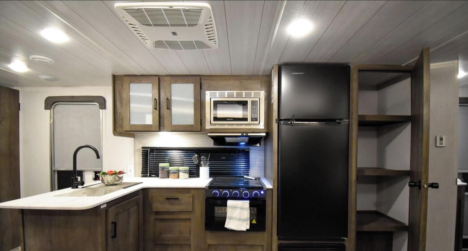 Een magnetron, een oven, een kookplaat