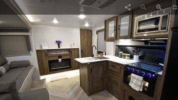 Mikroaaltouuni, uuni, liesi