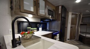 Mikrobølgeovn, ovn og kokeplater