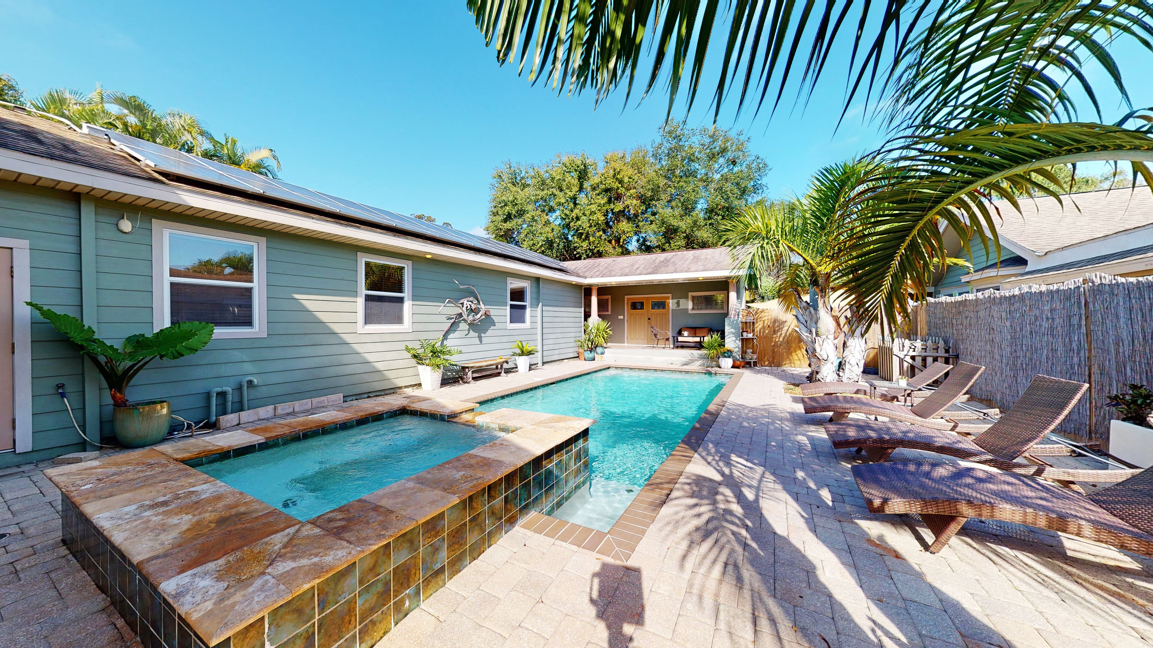 Spacious and Funky Tropical House in Desired Neighborhood of Crescent Heights