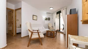 2 habitaciones, tabla de planchar con plancha y ropa de cama