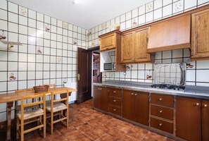 Réfrigérateur, micro-ondes, four, lave-vaisselle