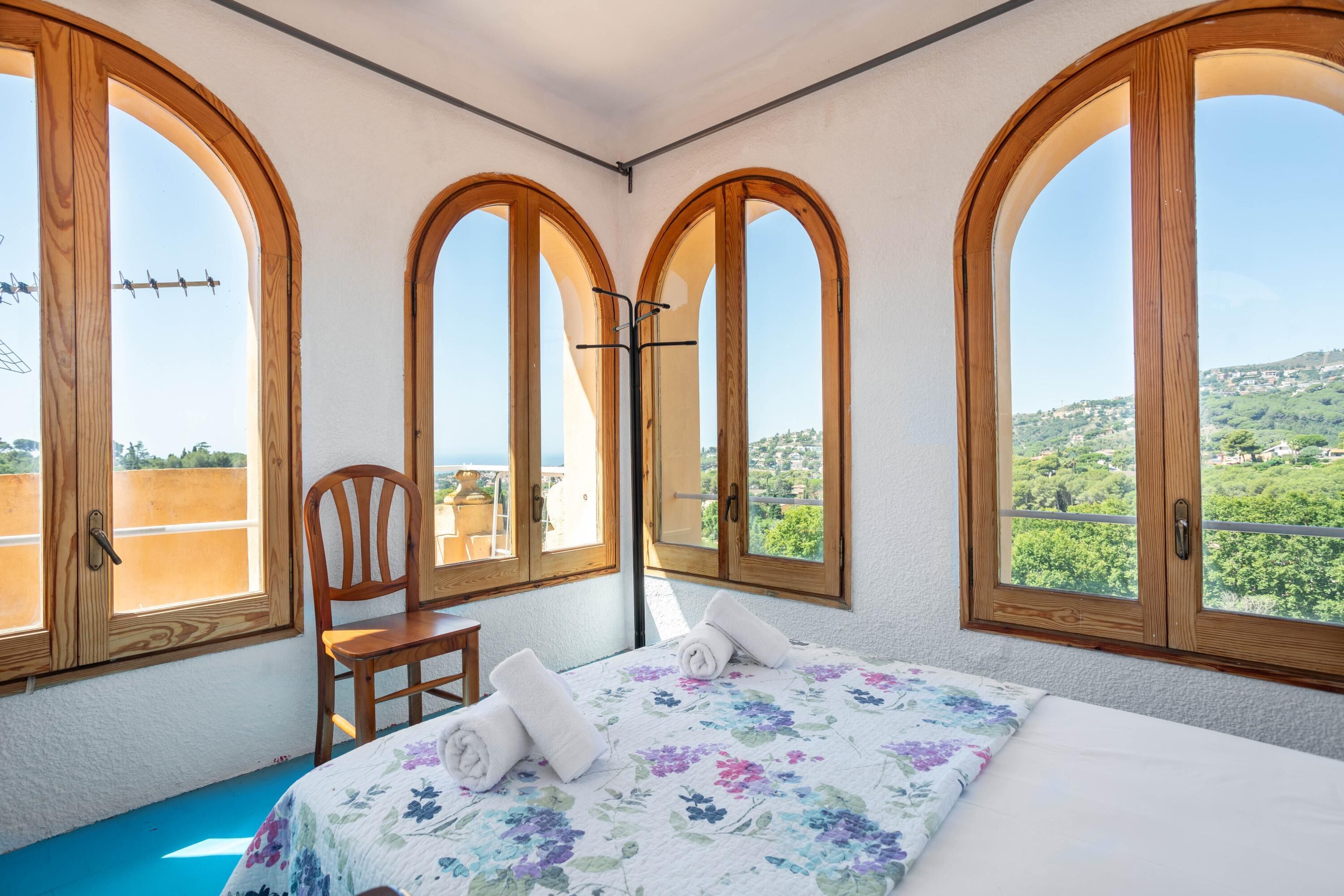 5 slaapkamers, een strijkplank/strijkijzer, internet