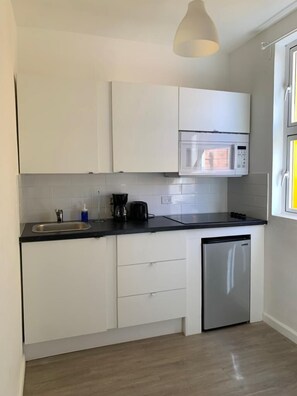 Basic-Apartment | Eigene Küche | Kühlschrank, Mikrowelle