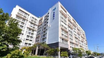 ุงูู
ูุดุฃุฉ ู
ู ุงูุฎุงุฑุฌ