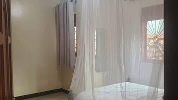 5 Schlafzimmer, Bügeleisen/Bügelbrett, WLAN, Bettwäsche