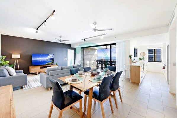 Exclusive Apartment | In-room dining - ZEN OCEANIA - 2 Bedroom Ocean View (Darwin)