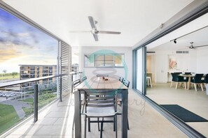 Exclusive Apartment | Balcony - ZEN OCEANIA - 2 Bedroom Ocean View (Darwin)