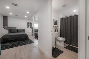 Room - Spacious IG worthy St. Pete Pride House located 10 minutes to Downtown! (St. Petersburg)