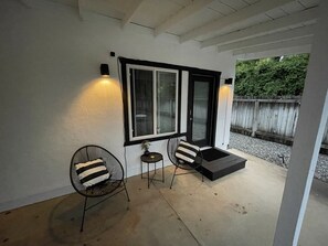 Terrace/patio - West Redding mid-century style guest house (Redding)
