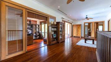 Vila executiva | 7 quartos, ferros/tábuas de passar roupa, Wi-Fi de cortesia