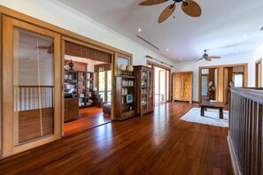 Executive Villa | 7 bedrooms, iron/ironing board, free WiFi