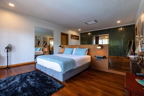 Executive Villa | 7 bedrooms, iron/ironing board, free WiFi - Large 6 Bed Luxury Villa on the Golf Course (PHJ) (Cha-am)