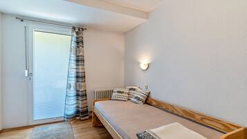 3 bedrooms, free WiFi, bed sheets