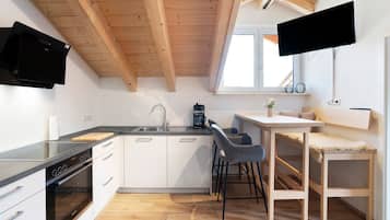 Refrigerador, horno, placa de cocina, lavavajillas