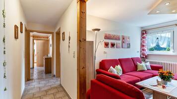 TV, DVD player, ping pong, stereo