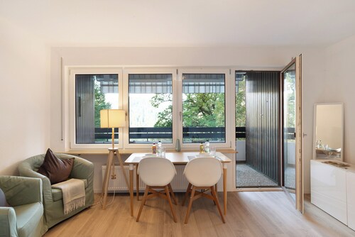 Holiday Apartment "in Ruhiger Aussichtslage" with Balcony & Wi-Fi