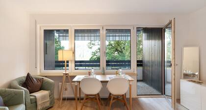 Holiday Apartment "in Ruhiger Aussichtslage" with Balcony & Wi-Fi