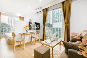 精緻開放式客房 | 書桌、隔音、熨斗/熨衫板、免費 Wi-Fi