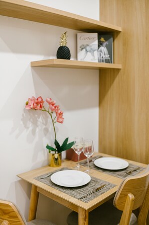 Desk, soundproofing, iron/ironing board, free WiFi - The Euphoria Hanoi (Hanoi)