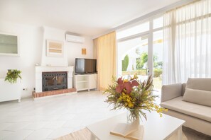 TV, fireplace - Rancho Miraflores Paradise Townhouse, Mijas Costa, Spain (Mijas Costa)