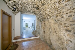Interior - Il Nido dell'Artista, Tenno, Italy (Tenno)