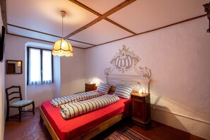 4 bedrooms, iron/ironing board, WiFi, bed sheets - Casa Merlot, Caslano, Switzerland (Caslano)