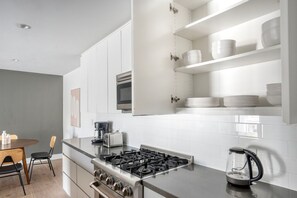 Réfrigérateur, micro-ondes, four, lave-vaisselle