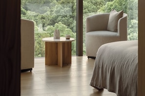 1 bedroom, hypo-allergenic bedding, minibar, in-room safe