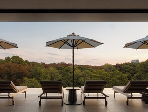 Bar en bord de piscine