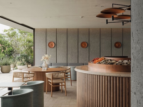 プールサイドバー