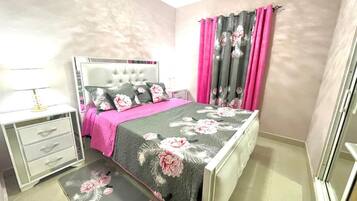 3 Schlafzimmer, Bügeleisen/Bügelbrett, WLAN, Bettwäsche