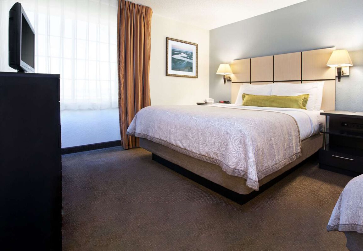 Discover the Pulsating Energy of Miami! Free Parking, Kitchen, Swimming Pool!