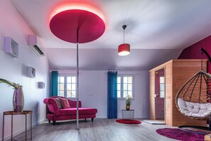 Televisión y chimenea 