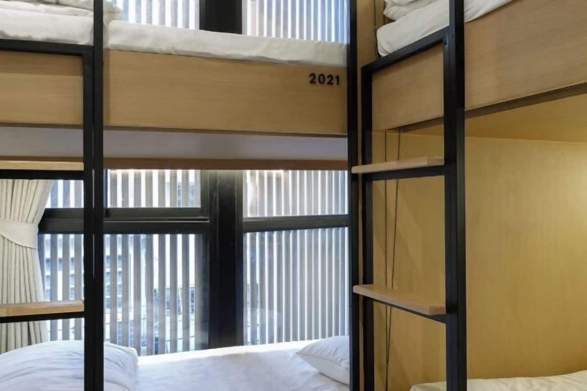 高档床上用品、办公桌、免费 WiFi、床单
