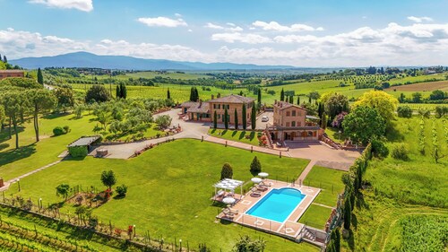 Villa Splendida, private villa with pool, A/C near Montepulciano and Cortona