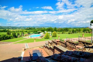 Terrace/patio - Villa Splendida, private villa with pool, A/C near Montepulciano and Cortona (Foiano della Chiana)