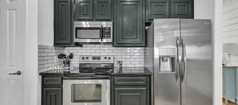Waterfront Condo with Pool, Boat Access, Tennis Courts & Fully Equipped Kitchen | Ideal Lake Getaway