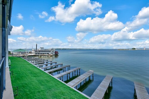 Lake Conroe Waterfront | Pool & Boat Ramp | Seven Coves Resort | Near Dining & Family Fun
