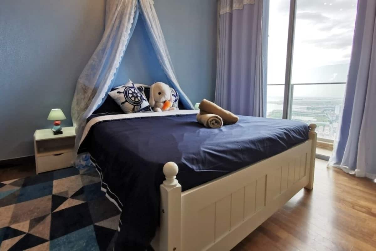 Premium studio, bad, gedeeltelijk uitzicht op zee | Een strijkplank/strijkijzer, gratis wifi, beddengoed