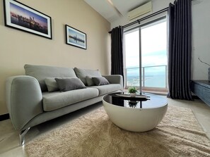 家庭公寓, 2 間臥室, 浴缸, 海景 | 起居區 | 智慧型電視、Netflix、串流服務