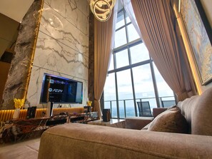 Presidential Penthouse, 3 Bedrooms, Bathtub, Sea View | Living area