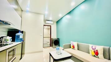 Deluxe-lejlighed - 1 kingsize-seng - ikke-ryger - boblebad | Skrivebord, arbejdsområde til bærbare computere, mørklægningsgardiner