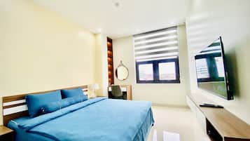 Luxury Apartment, 1 King Bed | 1 bedroom, desk, laptop workspace, blackout drapes