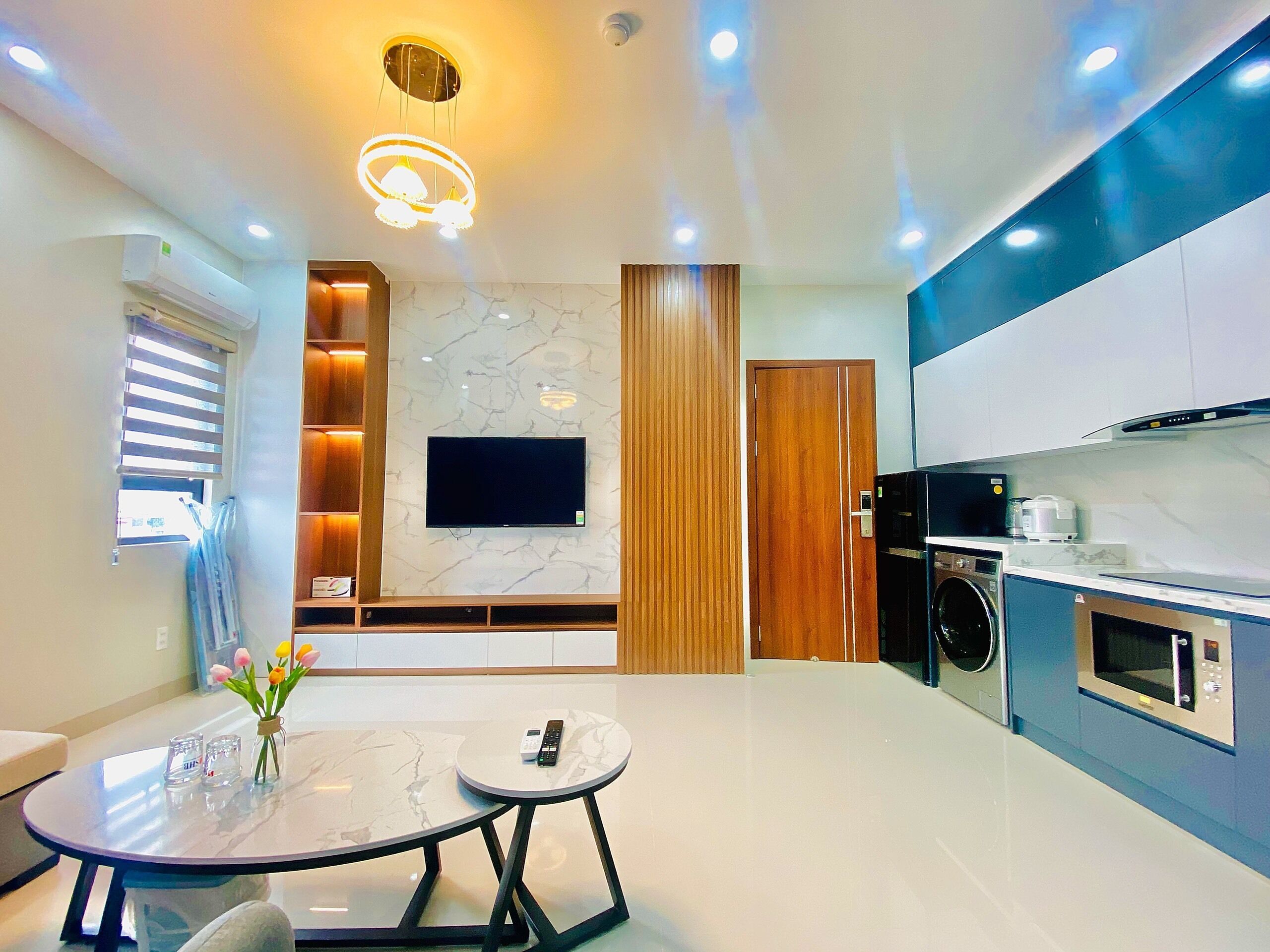 Departamento de lujo, 1 cama King size, para no fumadores, hidromasaje | Área de sala de estar | Smart TV de 40 pulgadas con canales por cable y televisión 