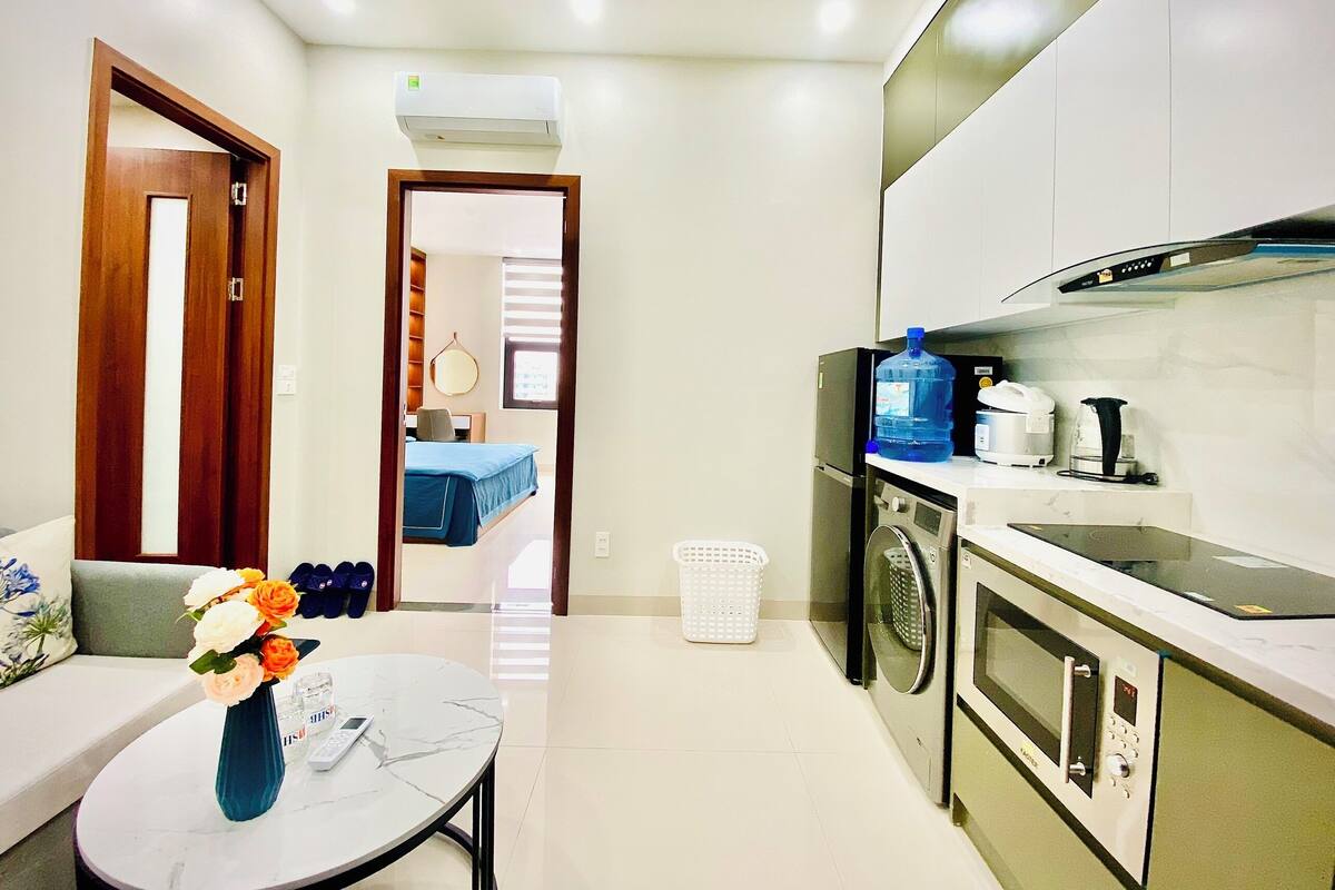 Lägenhet Deluxe - 1 kingsize-säng - icke-rökare - bubbelpool | Skrivbord, arbetsyta för laptop, mörkläggningsgardiner och ljudisolering